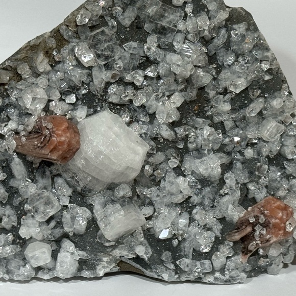 Apophyllite and stilbite Crystal self standing - Picture 4 of 12